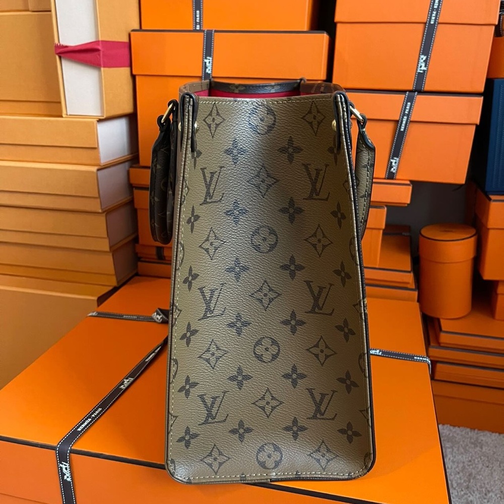 ❌SOLD❌ Authentic LV OnTheGo MM Monogram - Picture 4 of 5